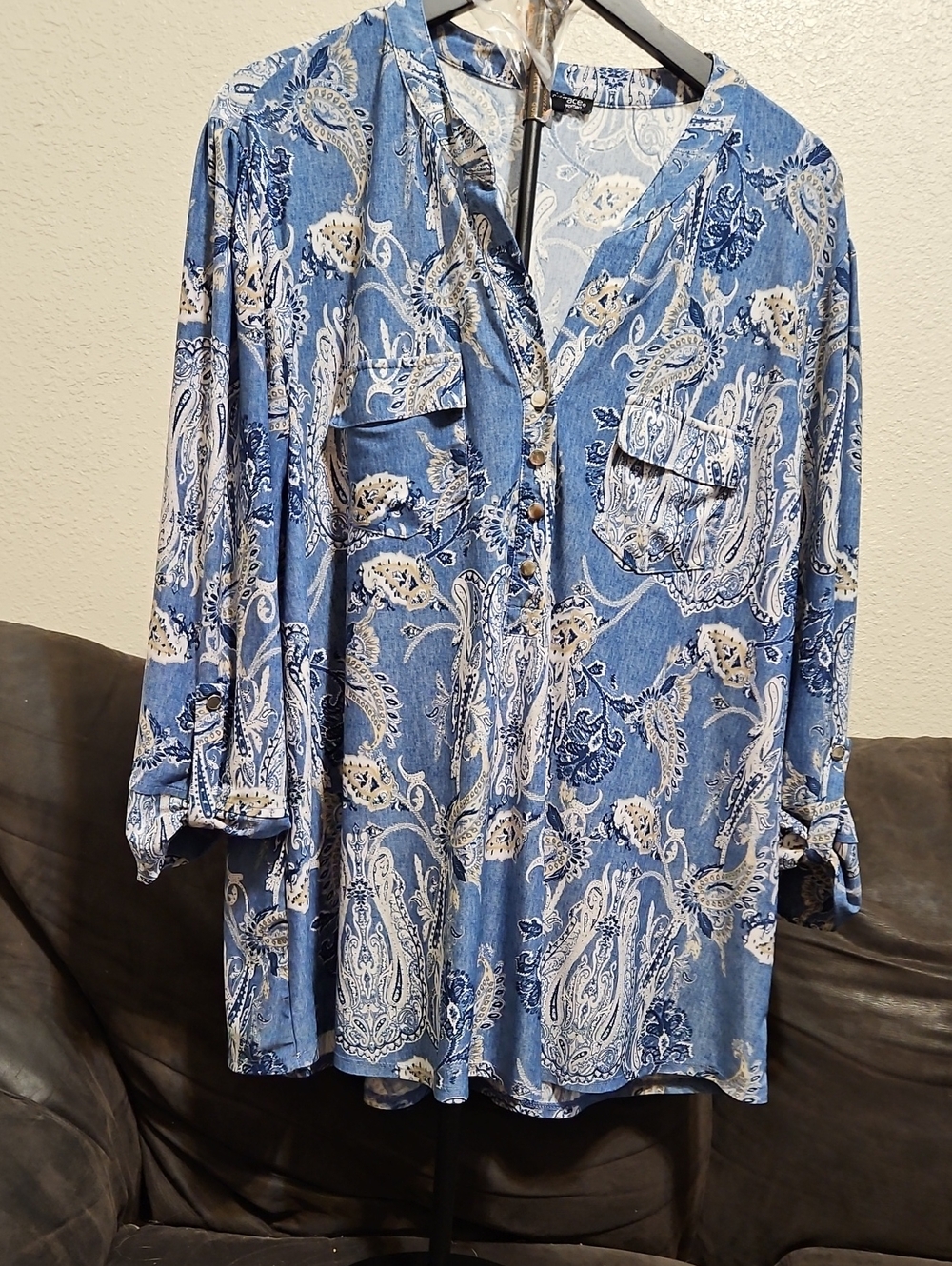 Ava & Grace Blue and Cream Paisley V-Neck Button Tunic with Chest Pockets